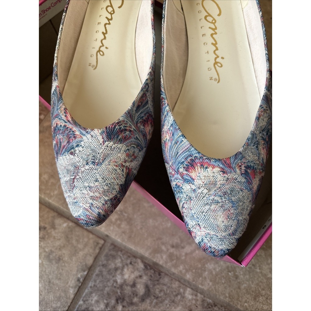 Connie Collection Floral Tapestry Pump Shoe Flats, Size 9 - Picture 6 of 7